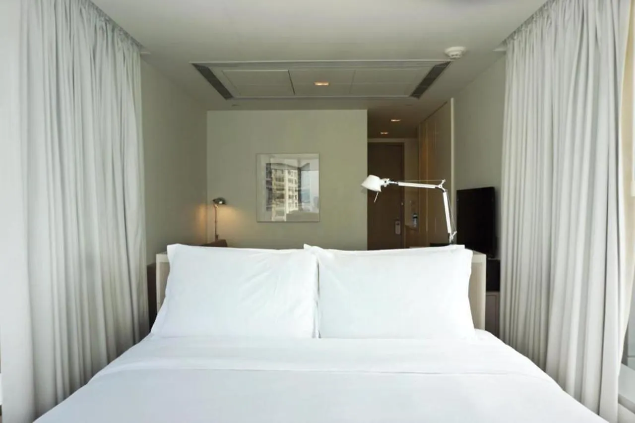 Twenty One Whitfield Aparthotel Hong Kong