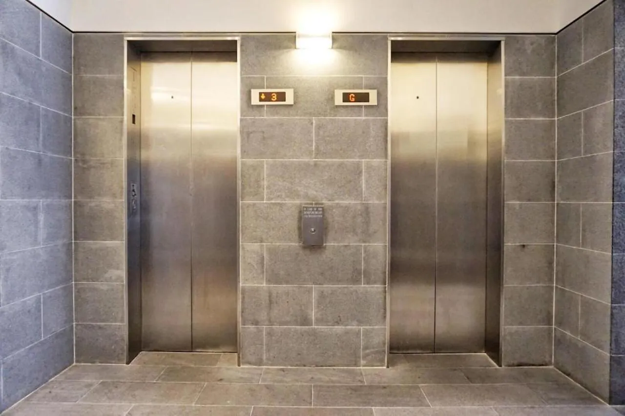 Twenty One Whitfield Aparthotel Hong Kong
