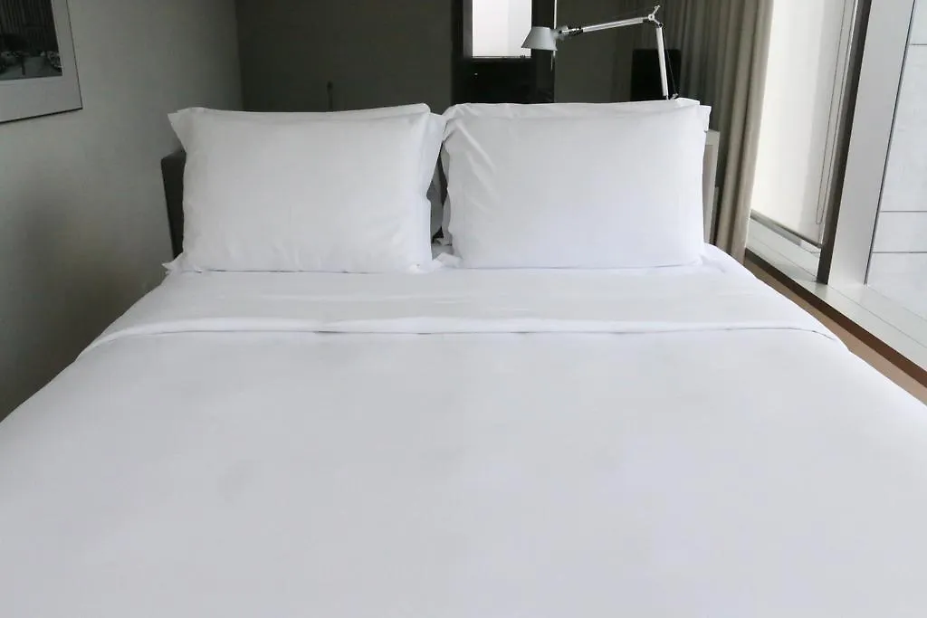 Twenty One Whitfield Aparthotel Hong Kong