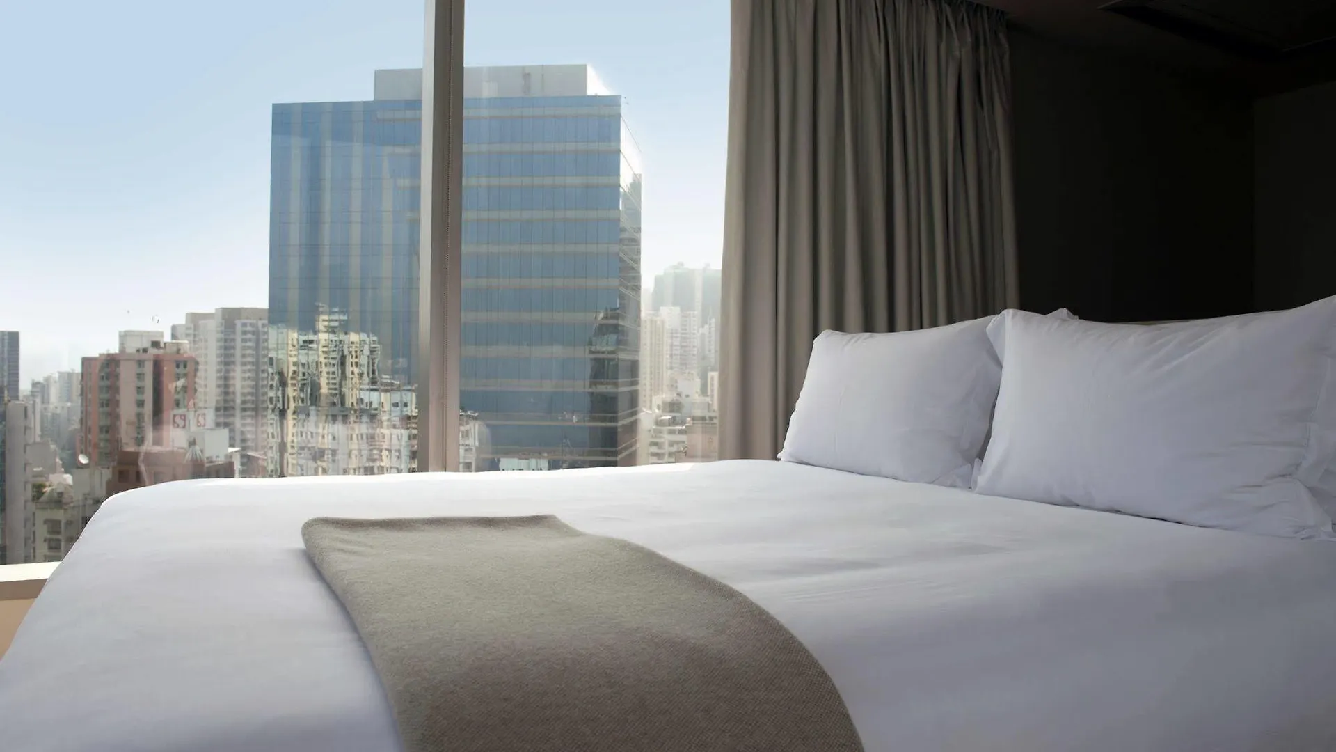 Twenty One Whitfield Aparthotel Hong Kong